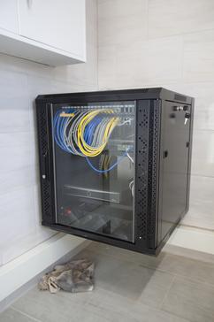 Szafa RACK instalacji strukturalnej LAN w smarthome